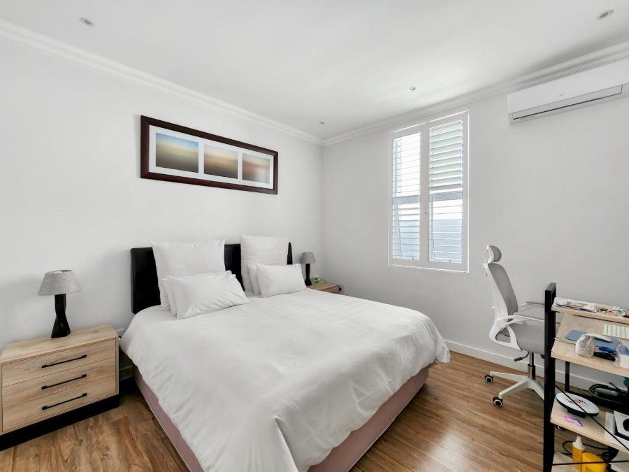 3 Bedroom Property for Sale in Sea Point Western Cape